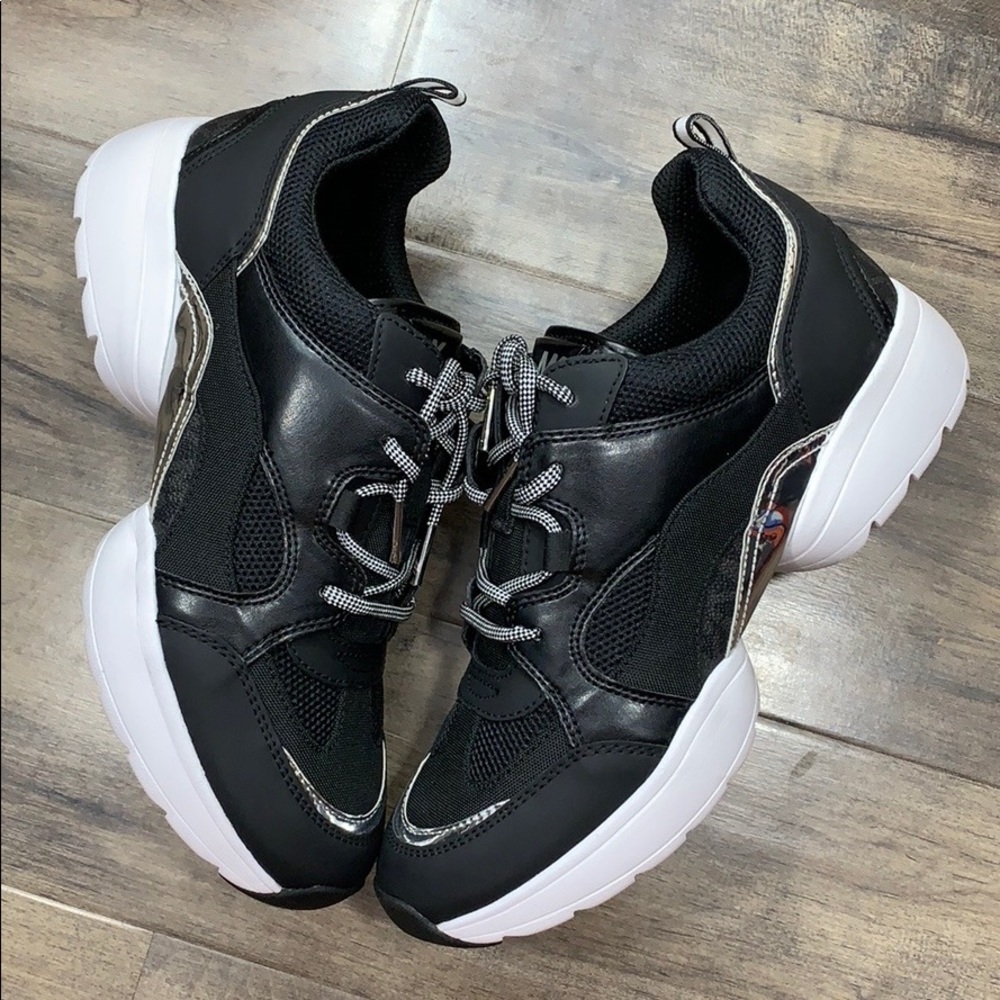 MICHAEL KORS OCTAVIA TRAINER TECH CANVAS BLACK - Picture 2 of 16